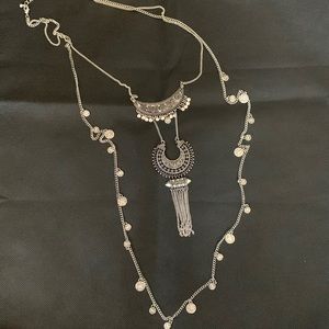 High-low double chain with Aztec details in antique silver finish